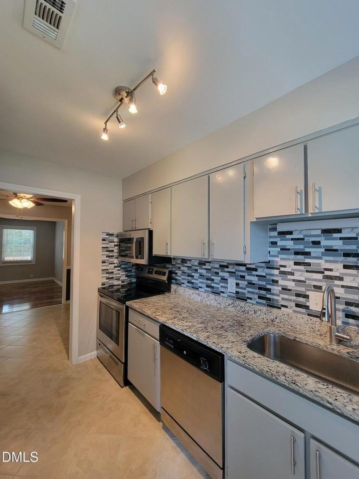 6303 New Market Way - Photo 4 of 25