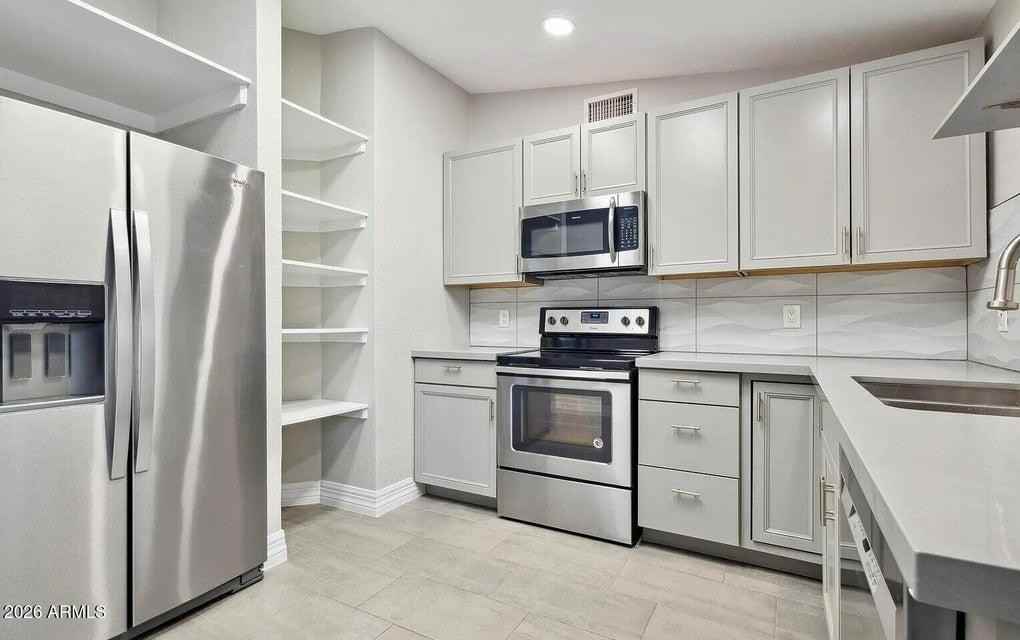 2068 E Howe Ave - Photo 4 of 20