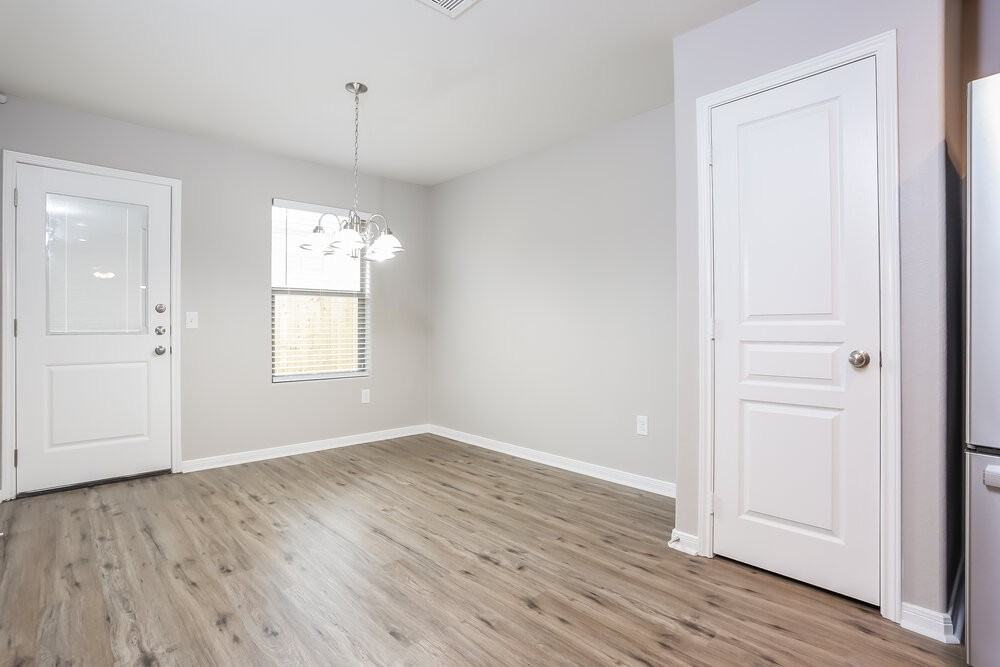 9927 Sanders Rose Ln - Photo 5 of 16