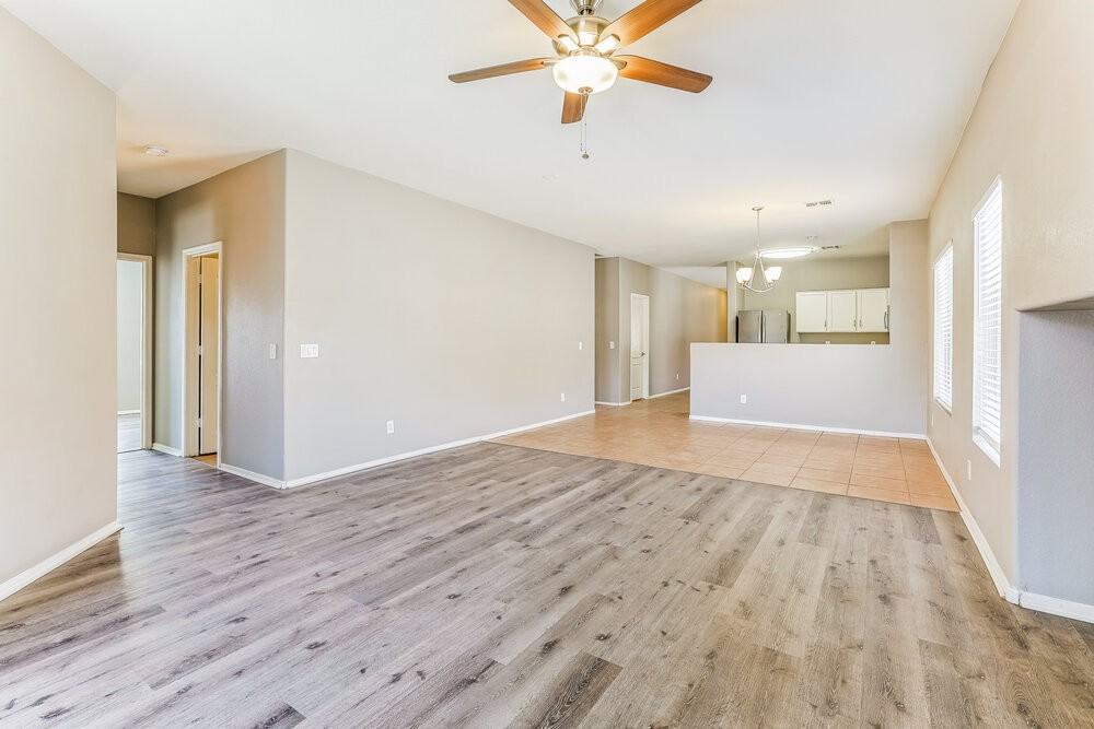 30225 N Royal Oak Way - Photo 4 of 16