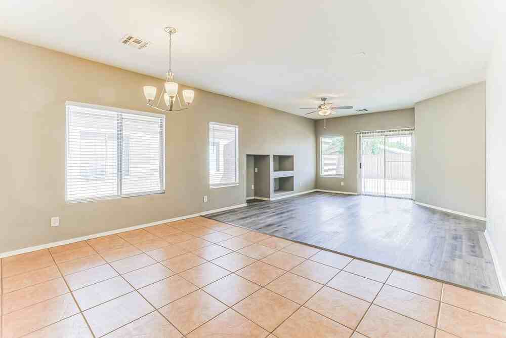 30225 N Royal Oak Way - Photo 5 of 16