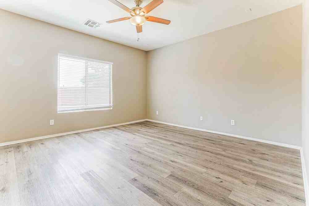 30225 N Royal Oak Way - Photo 7 of 16