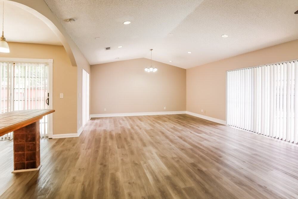 640 Sw 95th Ter - Photo 3 of 16