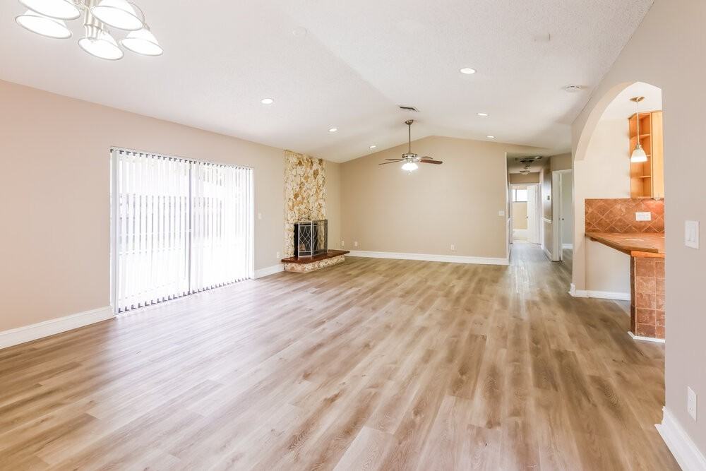640 Sw 95th Ter - Photo 4 of 16