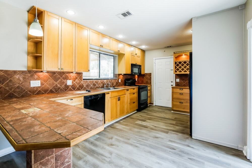 640 Sw 95th Ter - Photo 6 of 16