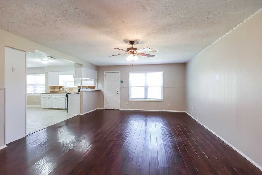 502 Hildred Ave - Photo 3 of 16