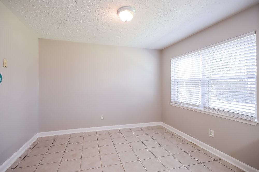 502 Hildred Ave - Photo 5 of 16
