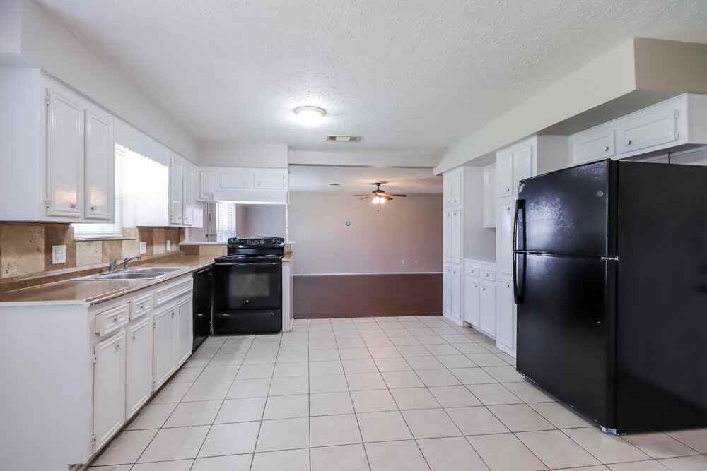 502 Hildred Ave - Photo 6 of 16