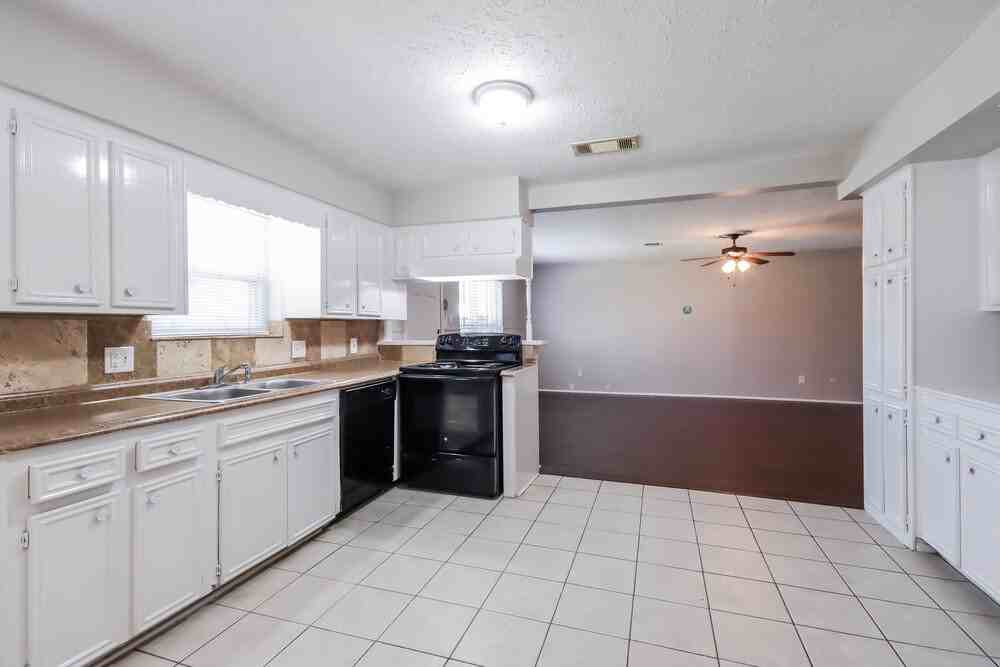 502 Hildred Ave - Photo 7 of 16