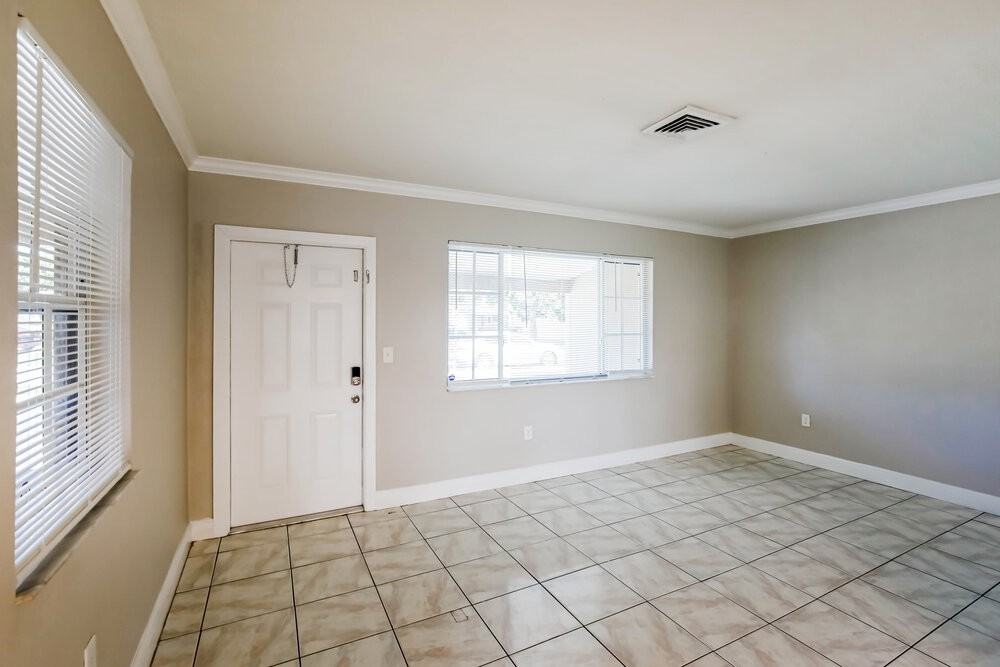 2300 De Soto Dr - Photo 3 of 16
