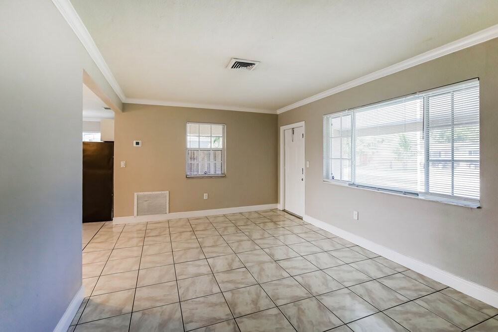2300 De Soto Dr - Photo 4 of 16