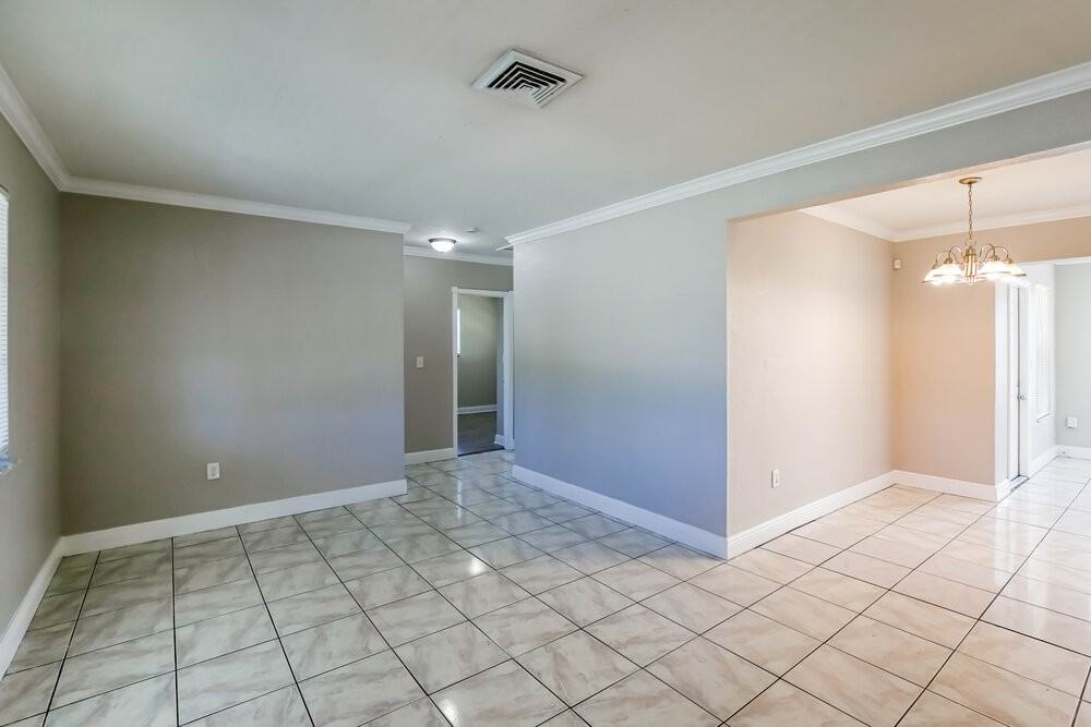 2300 De Soto Dr - Photo 5 of 16