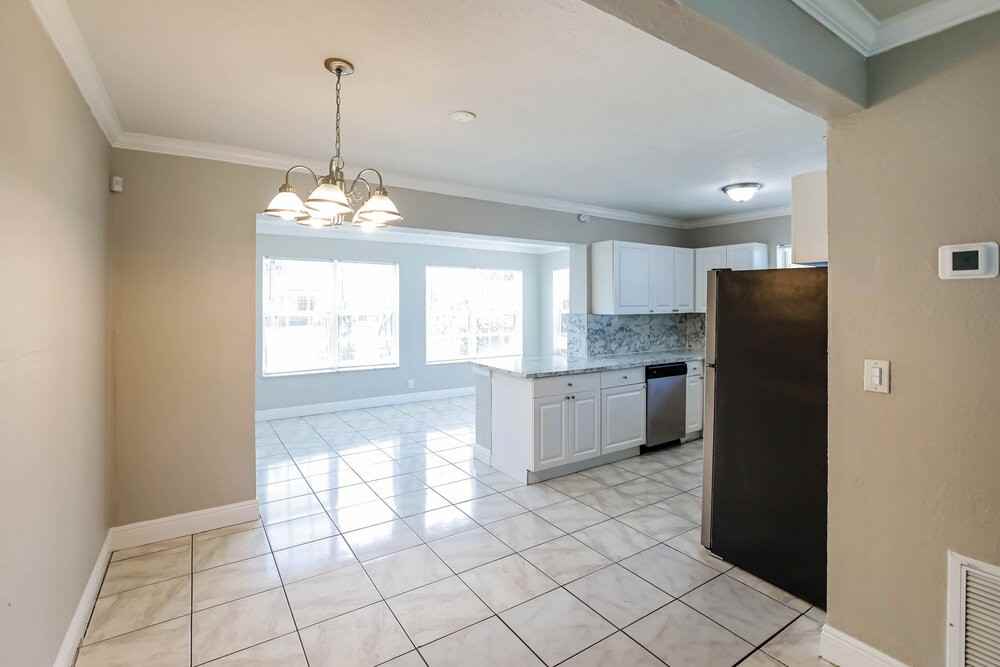 2300 De Soto Dr - Photo 6 of 16