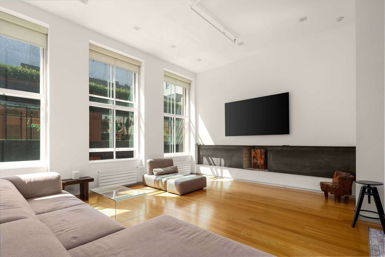 127 Spring St #1035010P - Photo 5 of 22