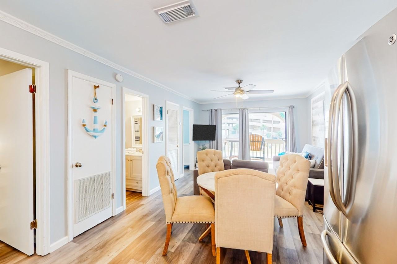924 W Beach Blvd #1364784P - Photo 5 of 17
