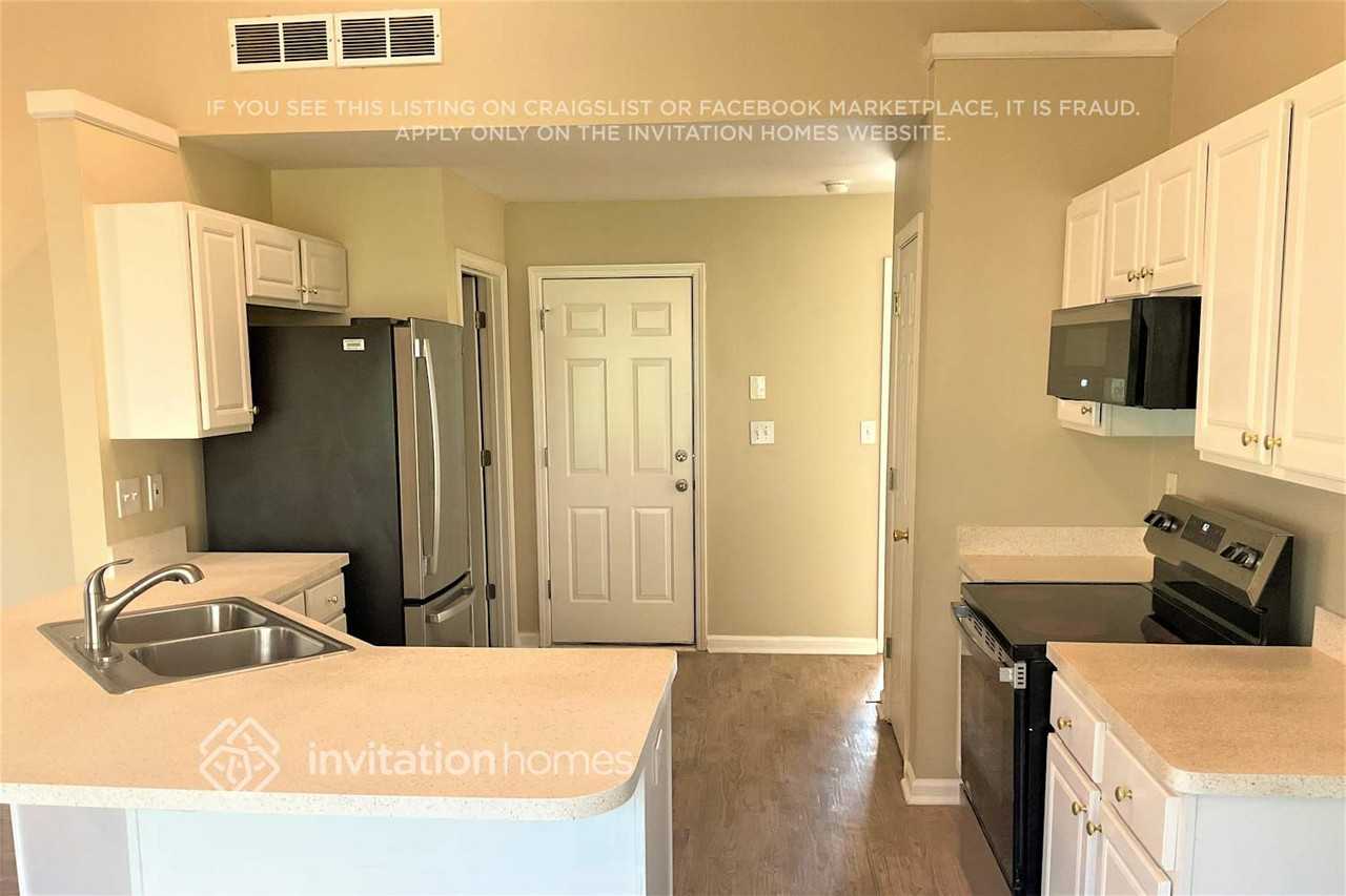 2380 Thornberry Dr - Photo 4 of 12