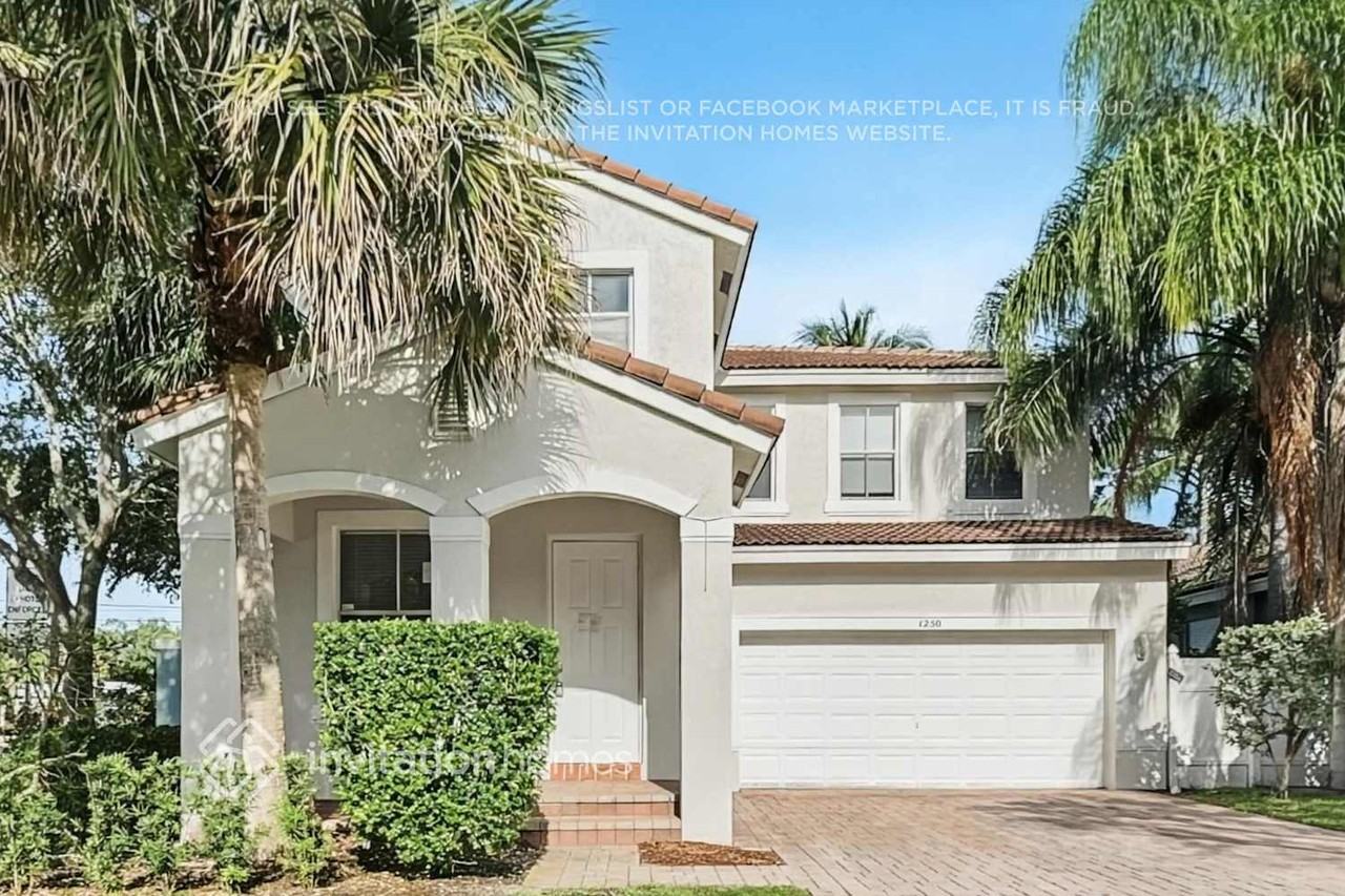 1250 W Magnolia Cir