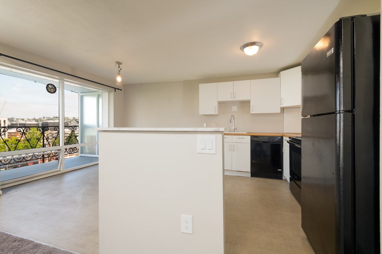 1740 Melrose Ave #502 - Photo 5 of 16
