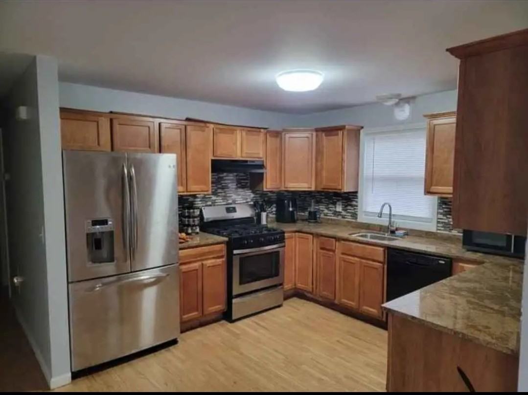 258 East 17th Street - Photo 5 of 7