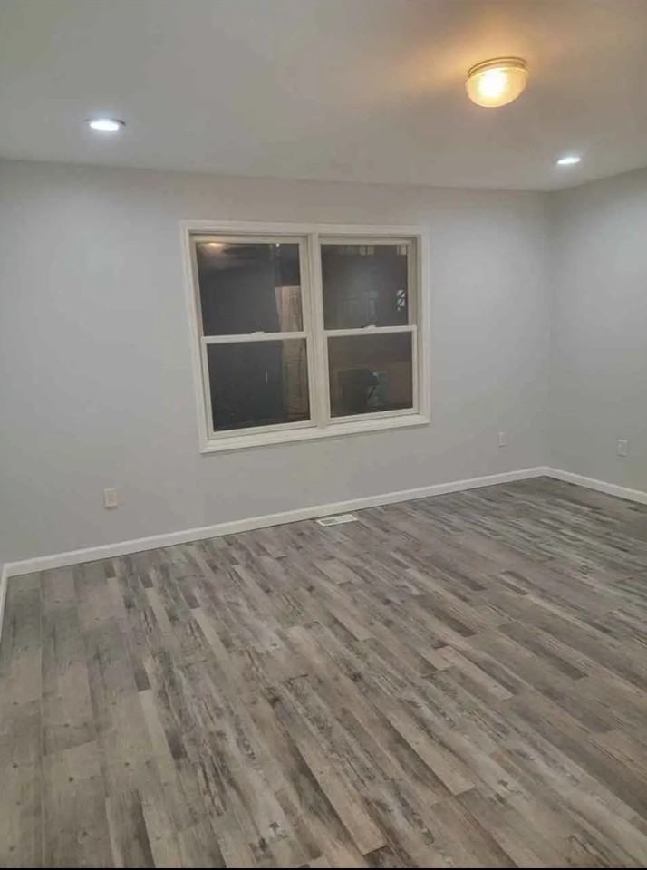 258 East 17th Street - Photo 6 of 7