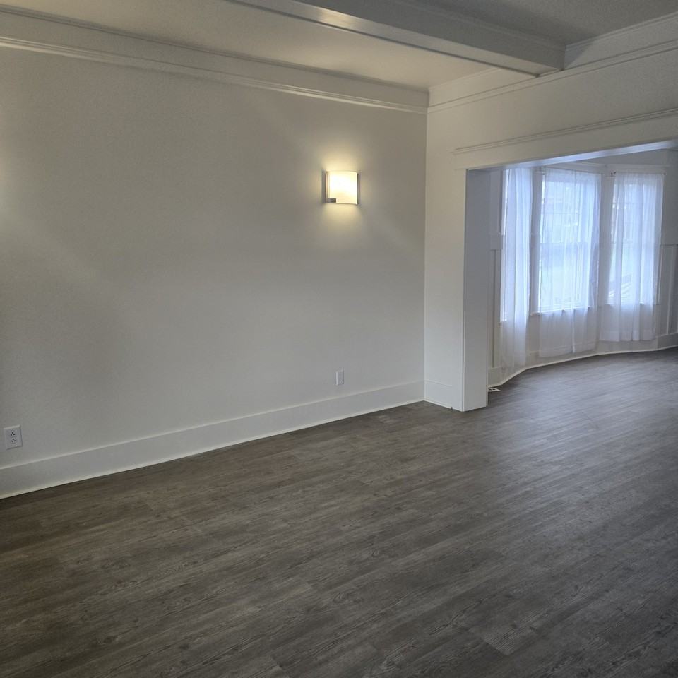 927 W Mercury St - Photo 3 of 15