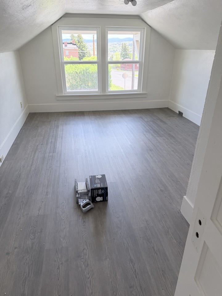 927 W Mercury St - Photo 5 of 15