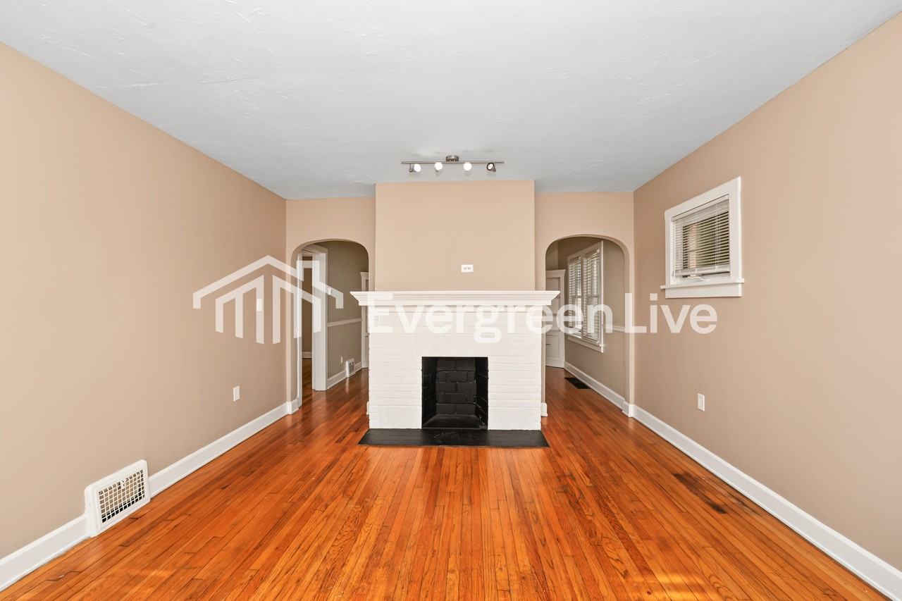 842 Montford Rd - Photo 3 of 15