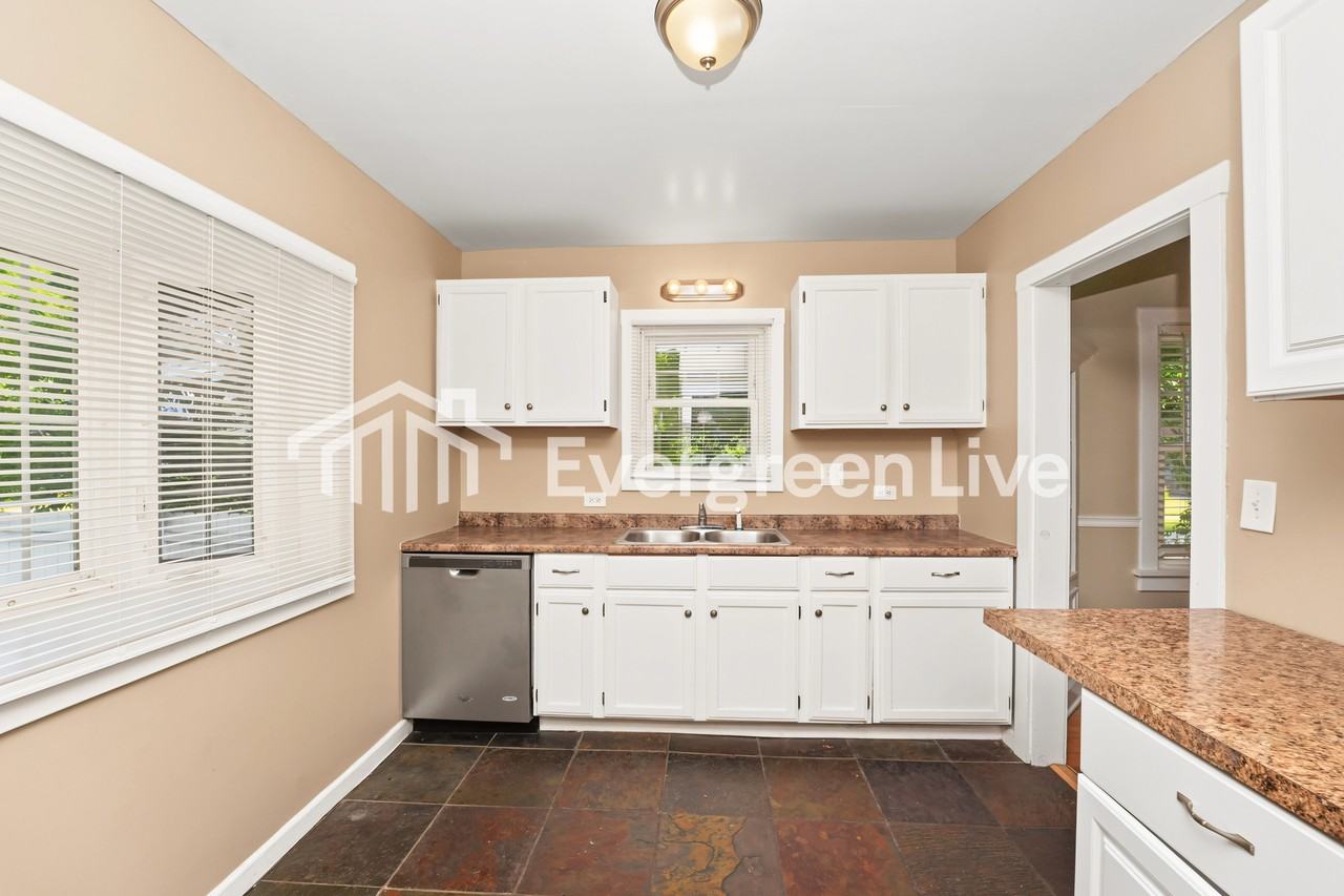 842 Montford Rd - Photo 6 of 15