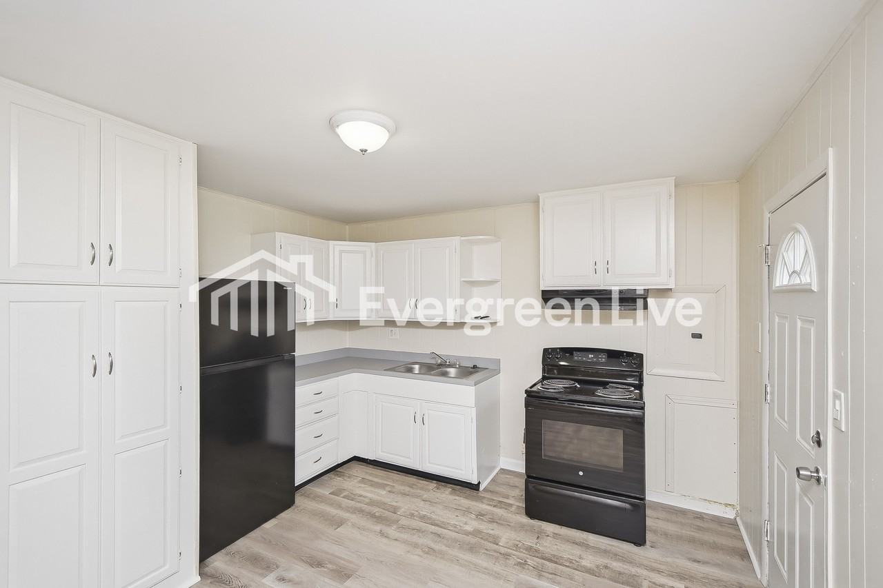 7804 Cullen Dr - Photo 3 of 15