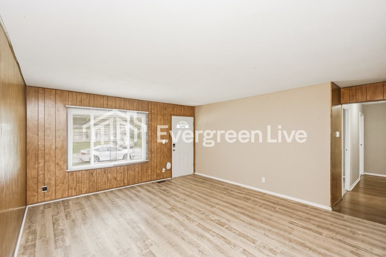 7804 Cullen Dr - Photo 5 of 15