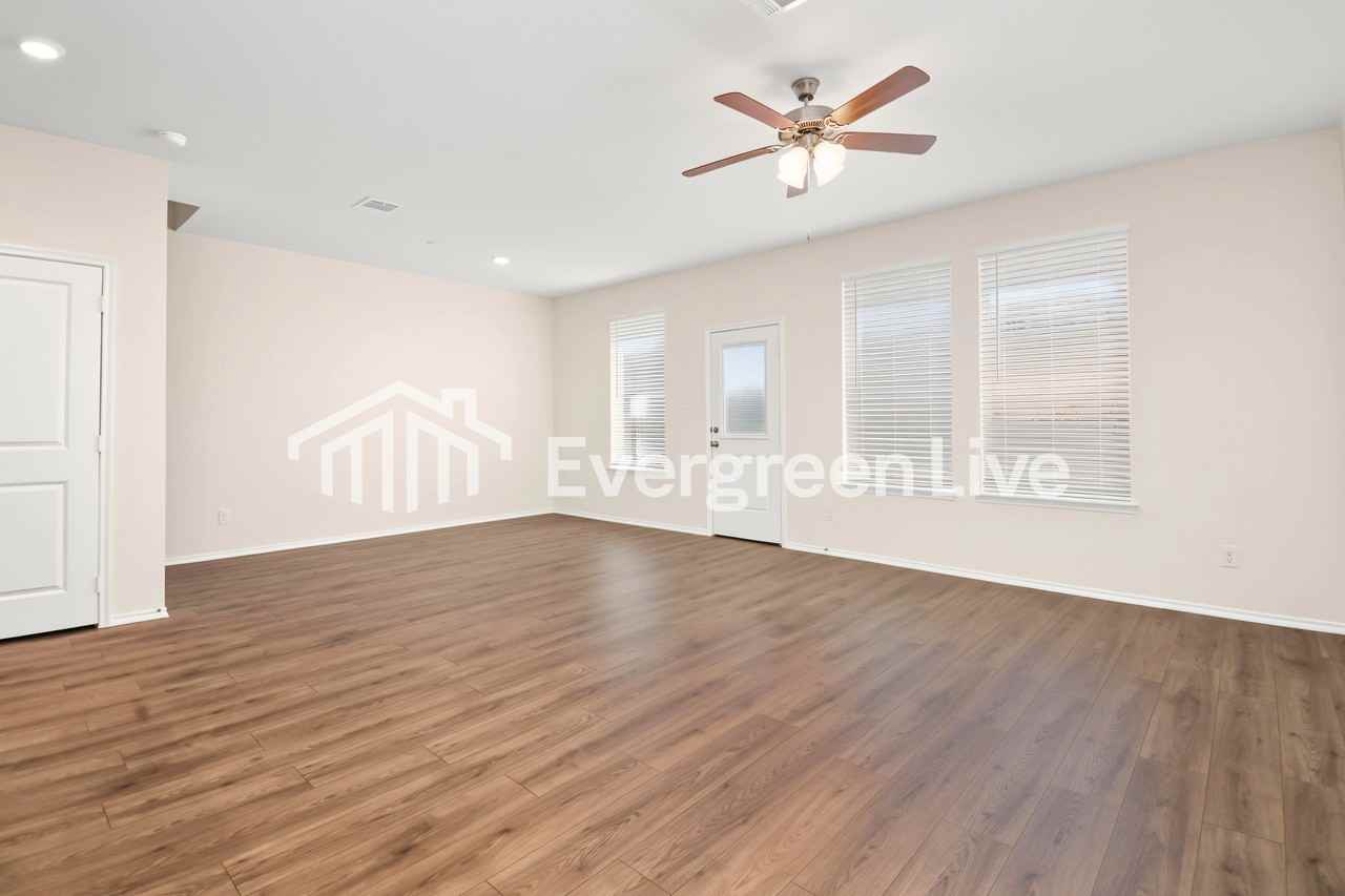 410 Nisa Dr - Photo 3 of 15