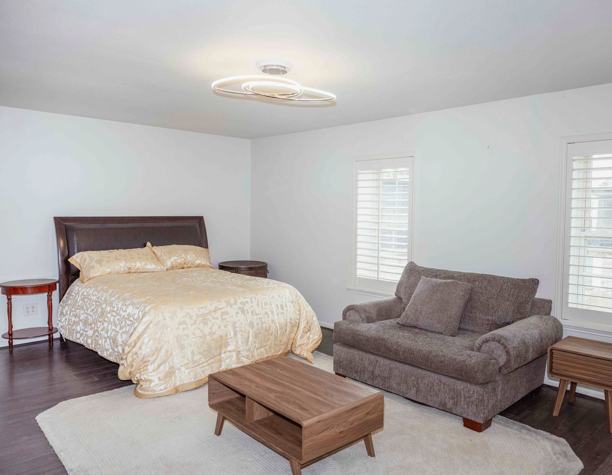 353 North Post Oak Lane #823 - Photo 5 of 21