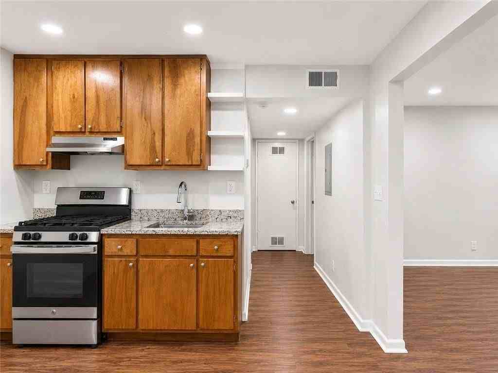 3203 E Point St ##4 - Photo 7 of 18