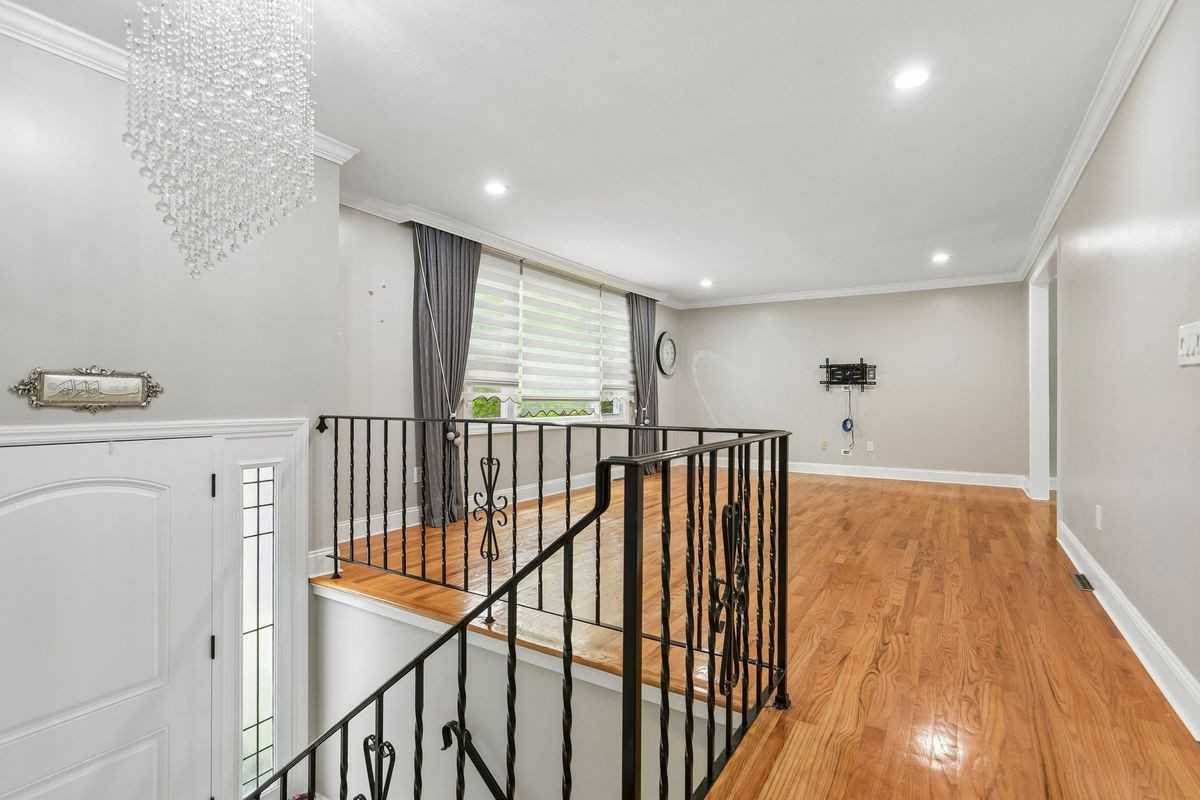 122 Upper State St - Photo 2 of 28