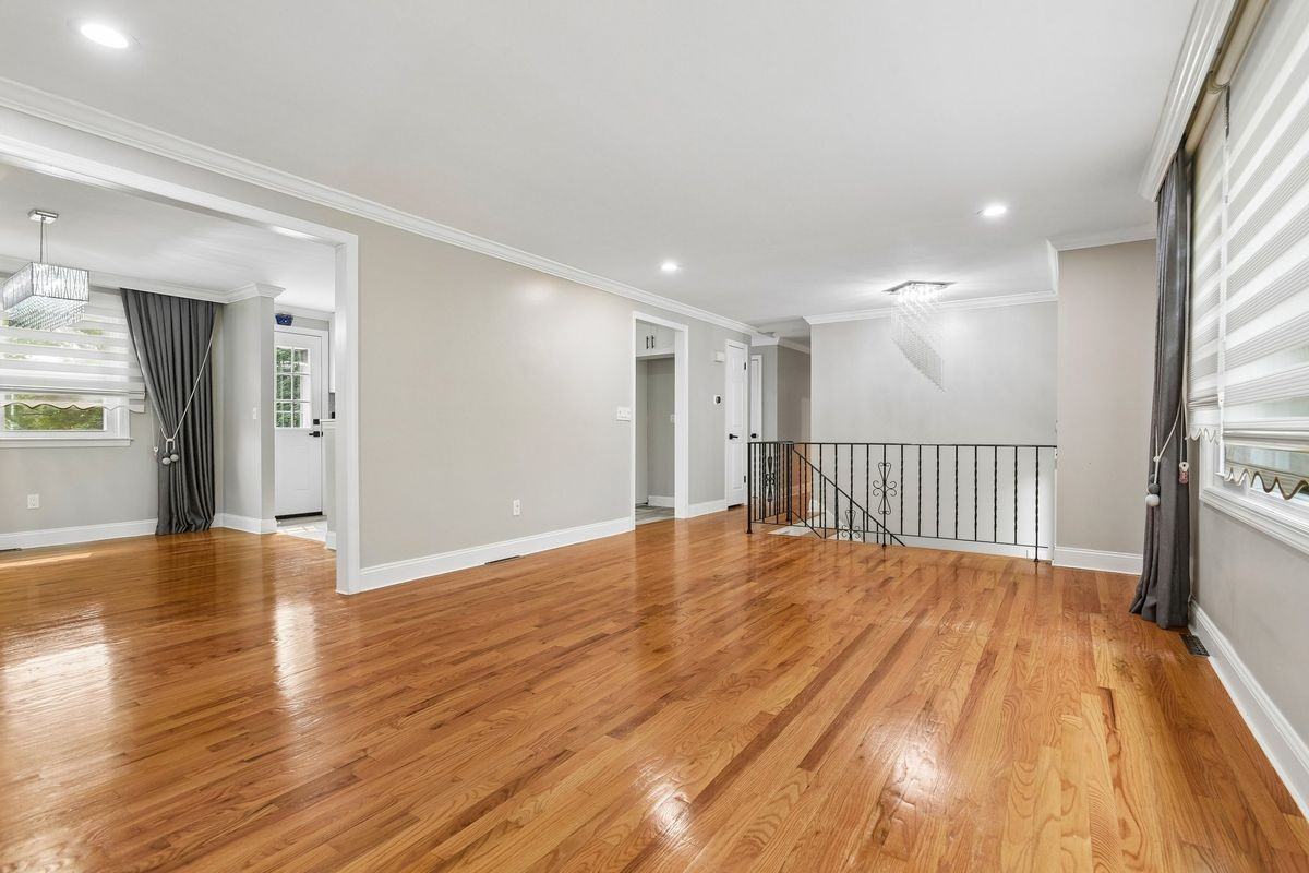 122 Upper State St - Photo 4 of 28