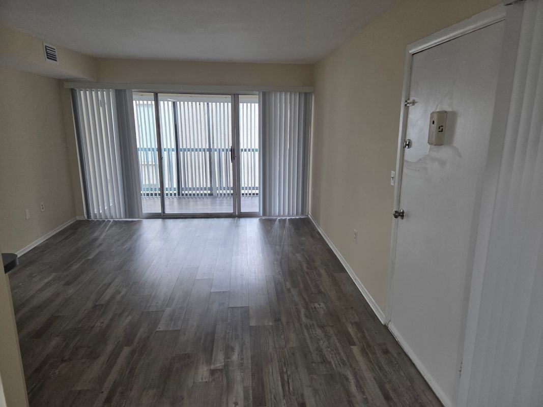 8605 Huron Ct - Photo 3 of 17