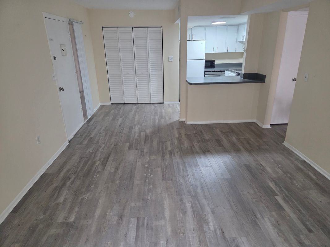 8605 Huron Ct - Photo 4 of 17