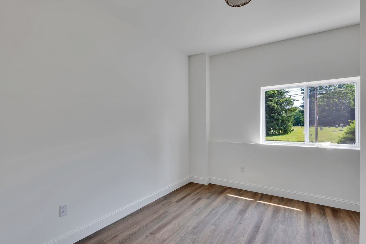 36 Pawling Ave ##100 - Photo 5 of 15