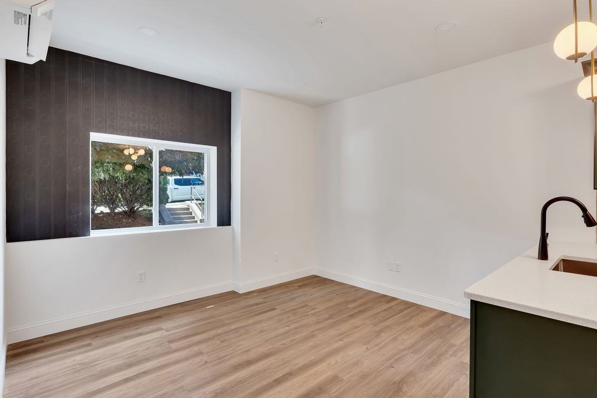 36 Pawling Ave ##101 - Photo 4 of 12
