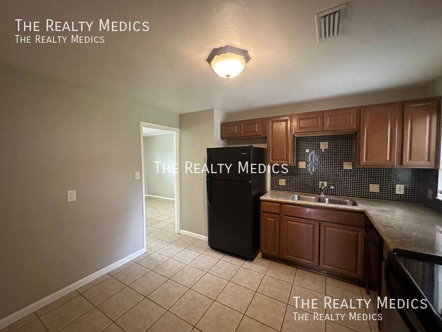 815 W Wisconsin Ave - Photo 2 of 20