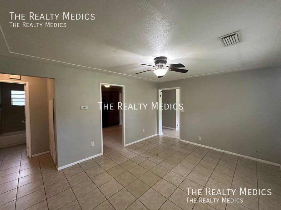 815 W Wisconsin Ave - Photo 4 of 20