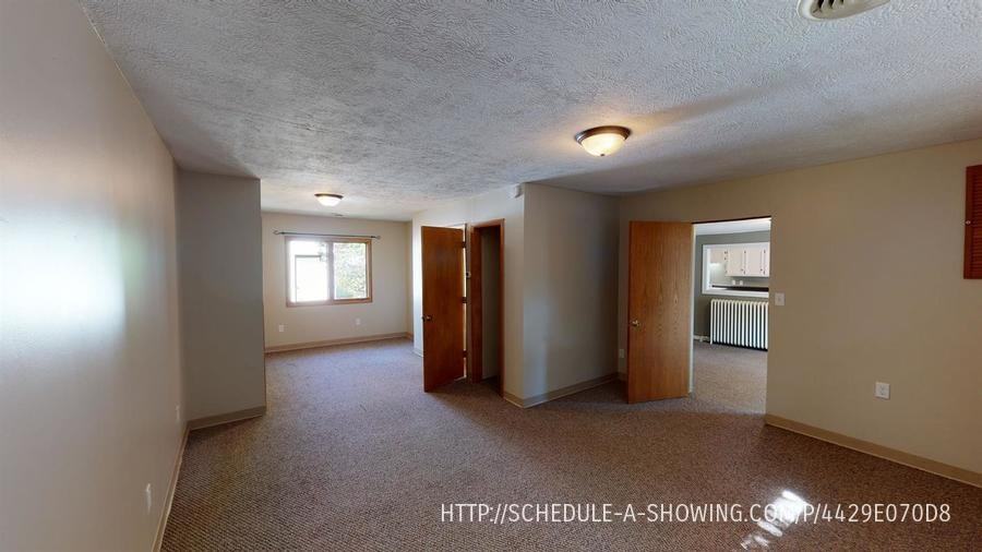 402 E Park St - Photo 4 of 12