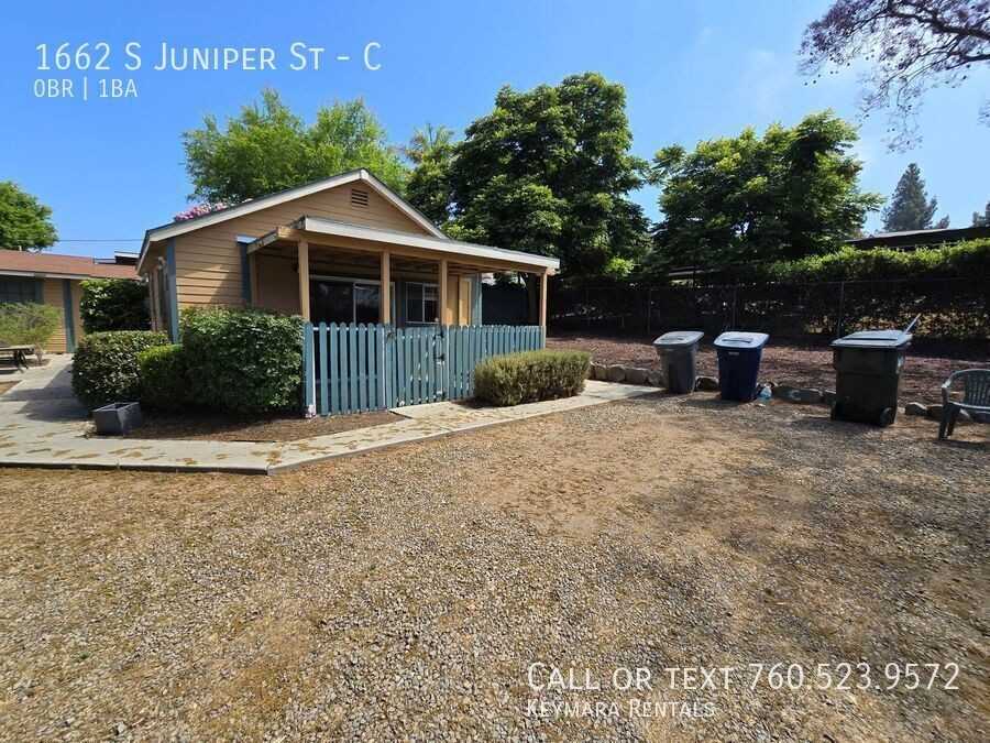 1662 S Juniper St #C - Photo 3 of 22