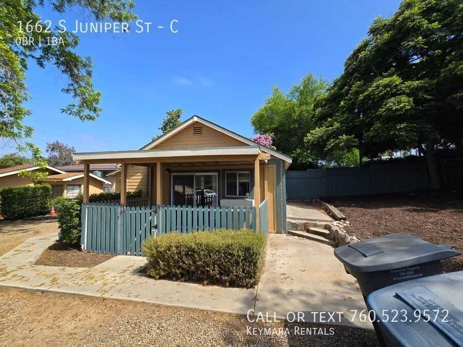 1662 S Juniper St #C - Photo 5 of 22