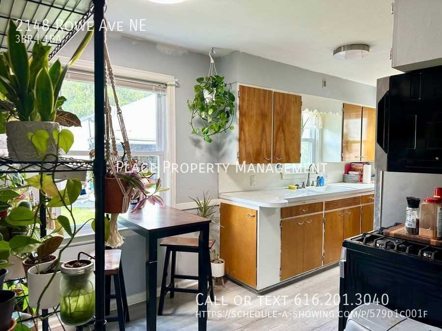 2148 Rowe Ave Ne - Photo 6 of 8