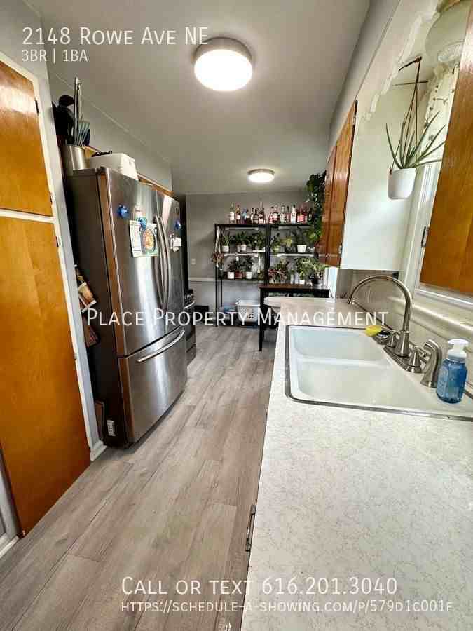 2148 Rowe Ave Ne - Photo 7 of 8