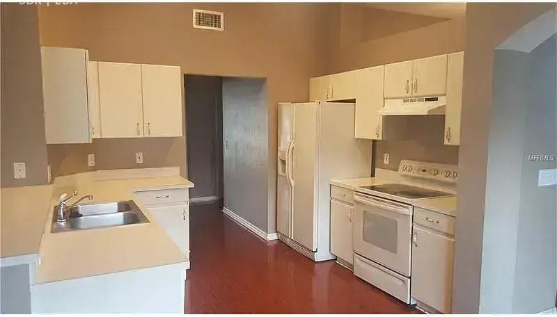 10620 Deepbrook Dr - Photo 3 of 8