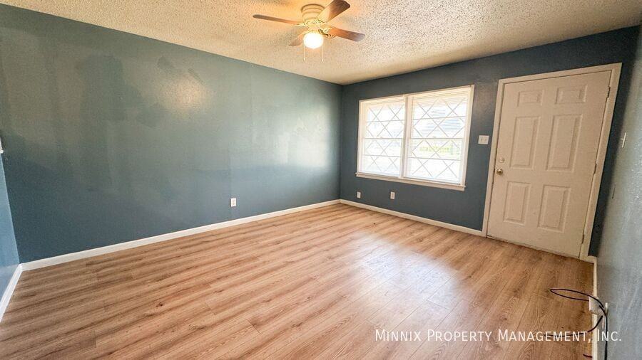 5433 6th St - Photo 5 of 25