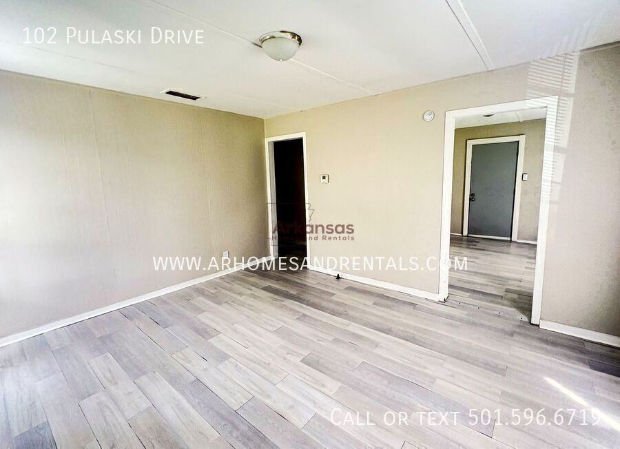 102 Pulaski Dr - Photo 2 of 7