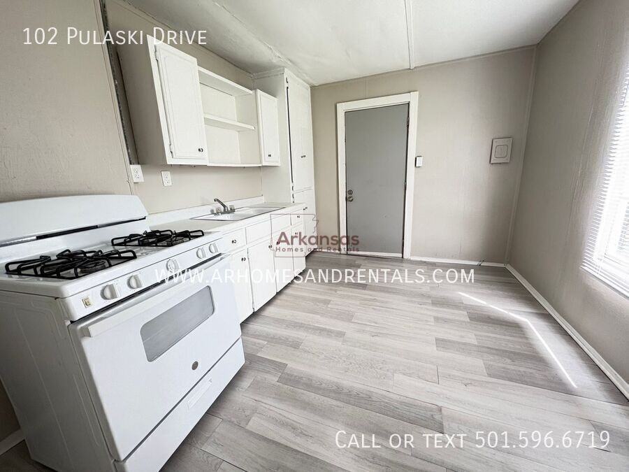102 Pulaski Dr - Photo 3 of 7